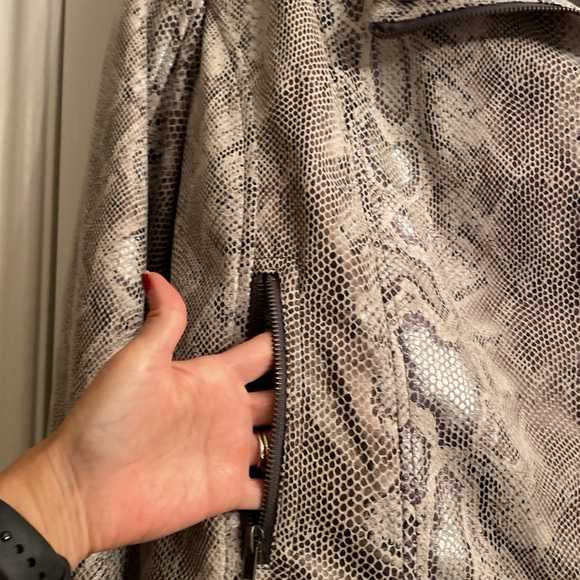 KUT from the Kloth Faux
Snakeskin Jacket, Size: XL - Picture 4 of 11